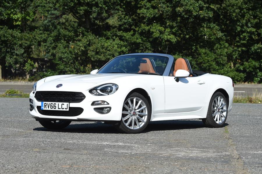  Fiat 124 Spider  2016 года  (UK) (фото 25 из 37)